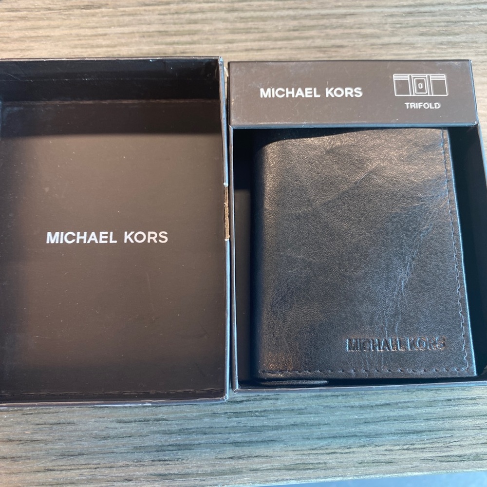 Michael Kors Mens Tri Fold Wallet NIB